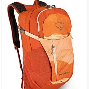 NWT Osprey Daylite Plus Daypack, Desert Orange.